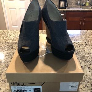 Christian Louboutin Deroba